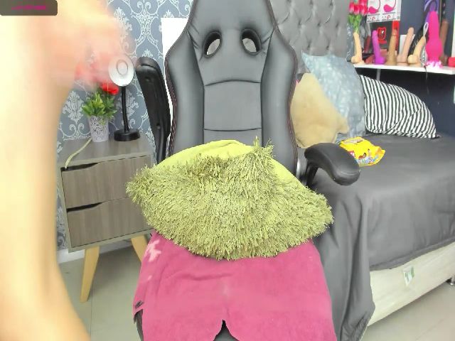 Live sex webcam photo for Linamacallan #267151741