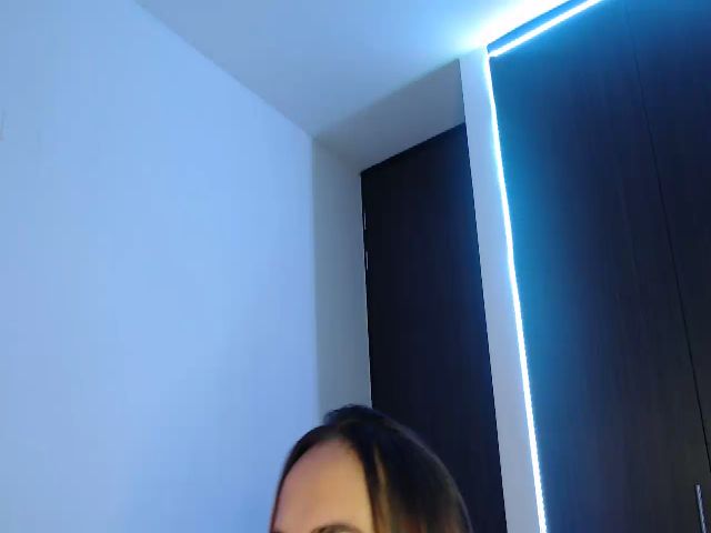 Live sex webcam photo for April_dew #266932676