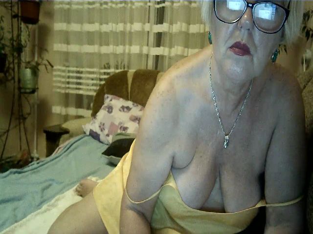 Live sex webcam photo for Mature_Margoo #267285442