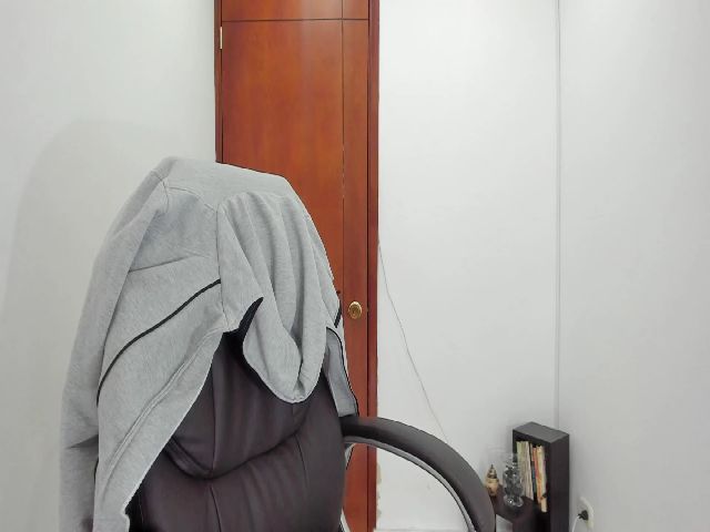 Live sex webcam photo for April_Rouse_ #267355350