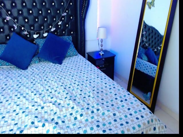 Live sex webcam photo for Esstefania #267232416