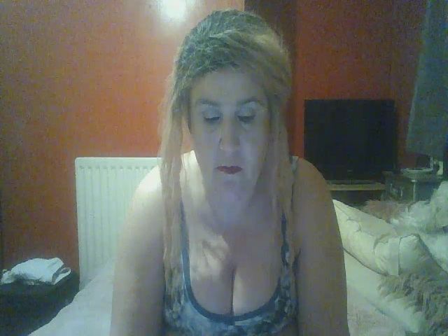 Live sex webcam photo for YUMMYMUMMY39 #267294801