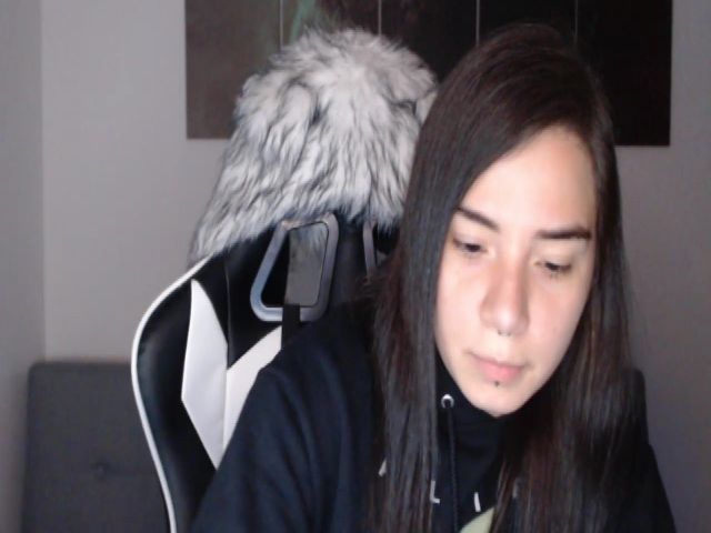 Live sex webcam photo for LycanGirl #266987781