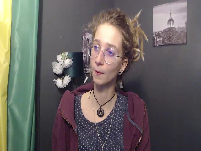 Live sex webcam photo for KINKYkeira #267033223