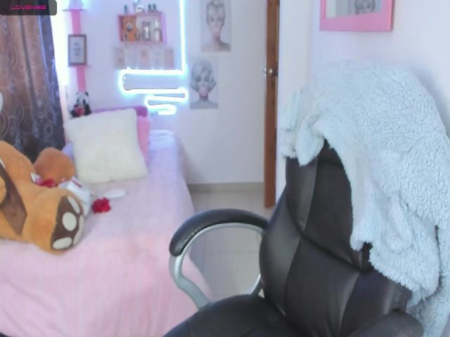 Live sex webcam photo for Paulina2700 #267250353