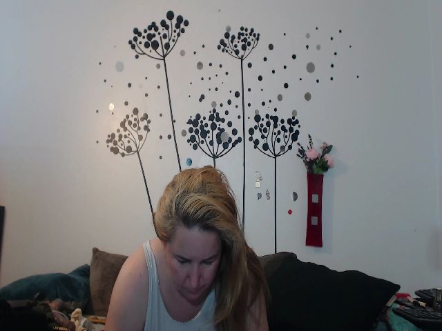 Live sex webcam photo for voluptuousDDD #267258147