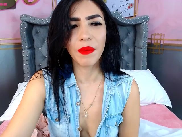 Live sex webcam photo for Slutty_Milf_ #267165938