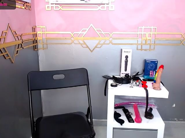 Live sex webcam photo for Slutty_Milf_ #267191088