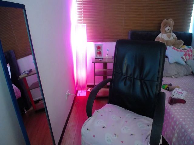 Live sex webcam photo for Kimjeniie #267266194