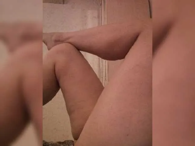Live sex webcam photo for Camellia5151 #267240958