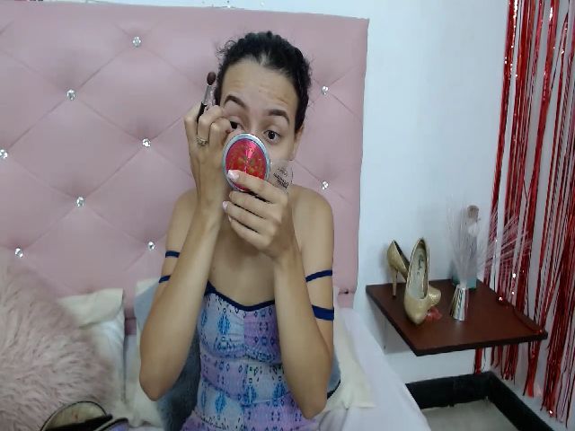 Live sex webcam photo for Alexia__27 #267176298