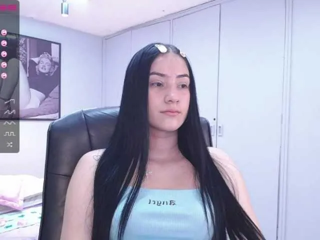 Live sex webcam photo for Emmysanderss #267039147