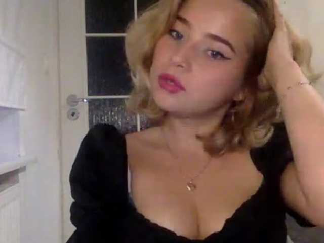 Live sex webcam photo for GraceXhoney #267241725