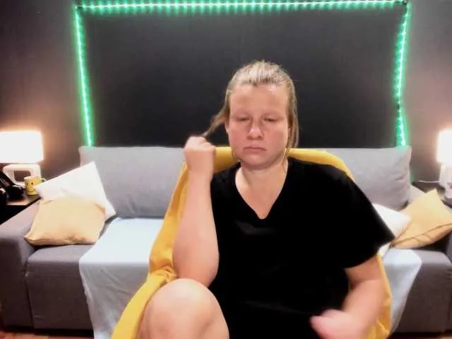 Live sex webcam photo for CoconutLegs #267685000