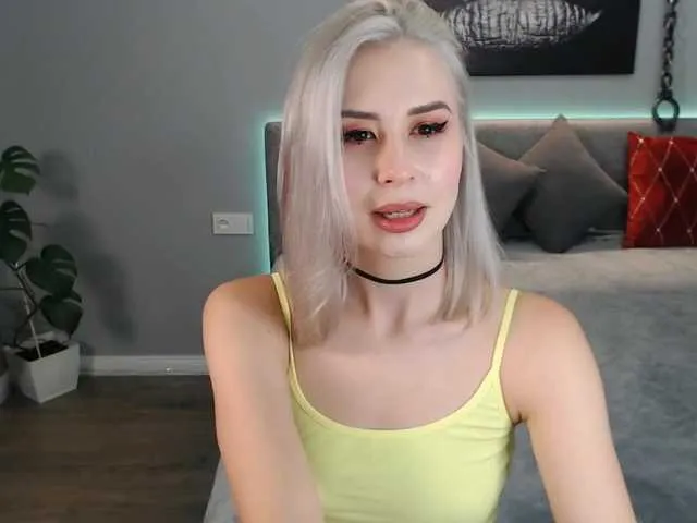 Live sex webcam photo for PrettyKara #267682706
