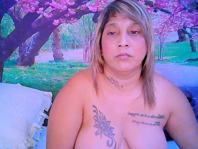 Live sex webcam photo for indianroxy #287933246