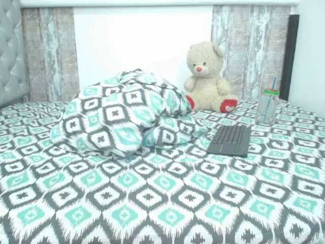Live sex webcam photo for KiaraKaneel #267366855