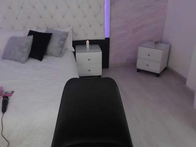 Live sex webcam photo for Karinapuerta #267471686