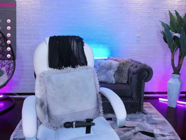 Live sex webcam photo for JennaOlson #267470649