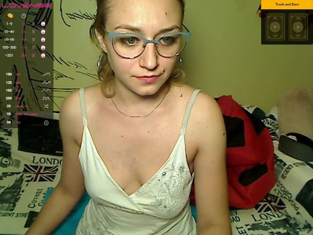 Live sex webcam photo for CatGirl01 #267484831