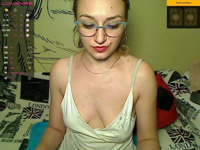 Live sex webcam photo for CatGirl01 #267529561