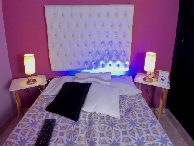 Live sex webcam photo for HaileyVans #267429805