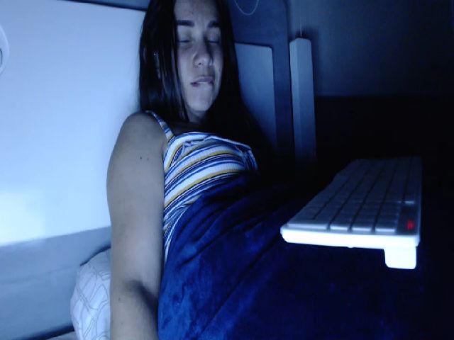 Live sex webcam photo for Joanne7 #267452306