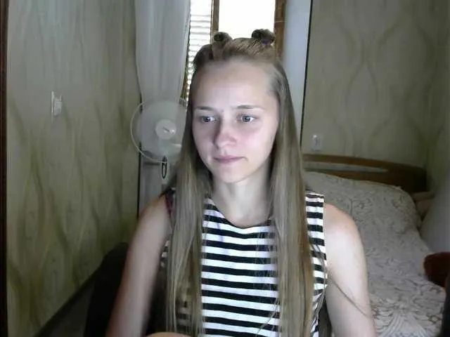 Live sex webcam photo for RosaliaLove #267557420