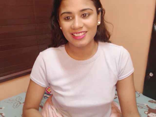 Live sex webcam photo for PARADISEQEEN #267471186