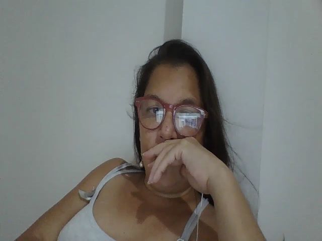 Live sex webcam photo for SweetLola01 #267404227