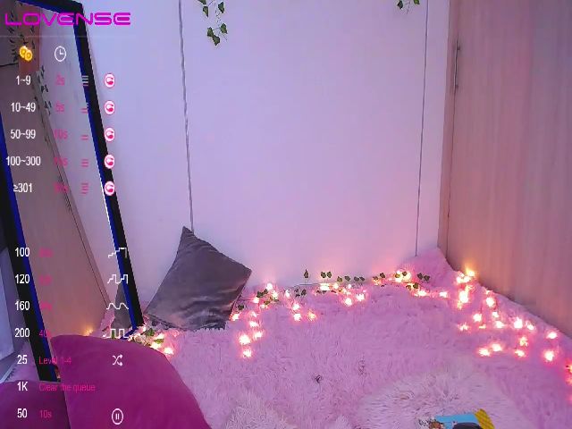 Live sex webcam photo for Aria_brown_ #267633675