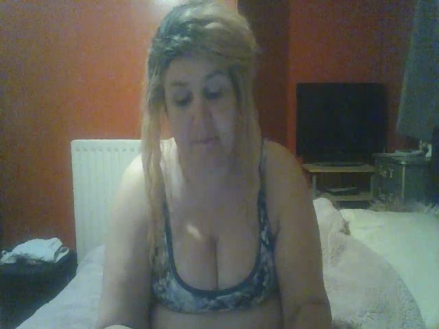 Live sex webcam photo for YUMMYMUMMY39 #267741587