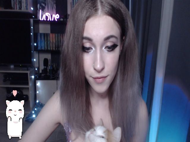 Live sex webcam photo for Your_Ellie #267399108