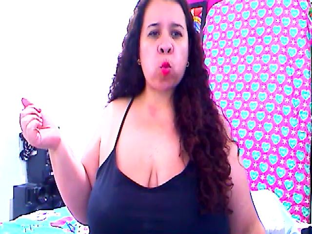 Live sex webcam photo for LatinaBigAss4 #267377665