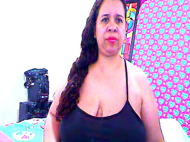 Live sex webcam photo for LatinaBigAss4 #267381301