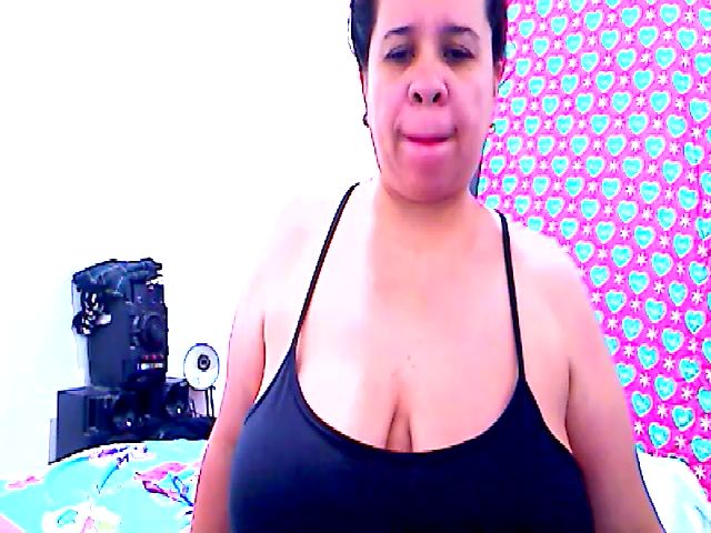 Live sex webcam photo for LatinaBigAss4 #267406528