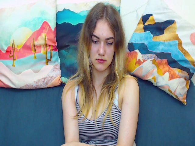 Live sex webcam photo for NancyYounq #267406698