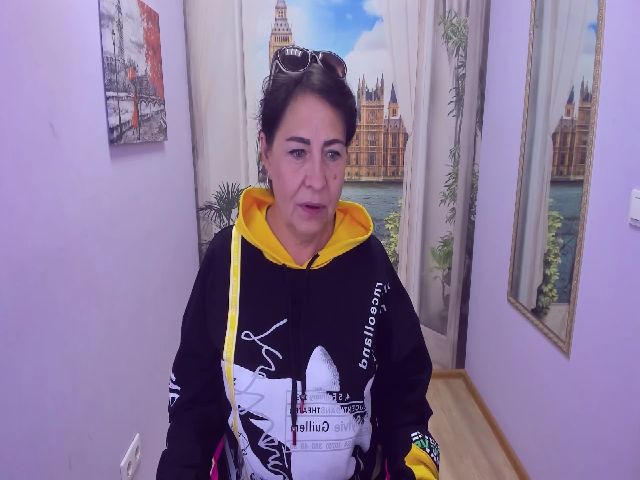 Live sex webcam photo for HottieLinda #267569718