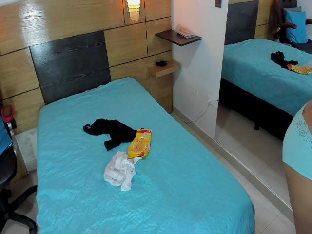 Live sex webcam photo for Kloemss #267555938