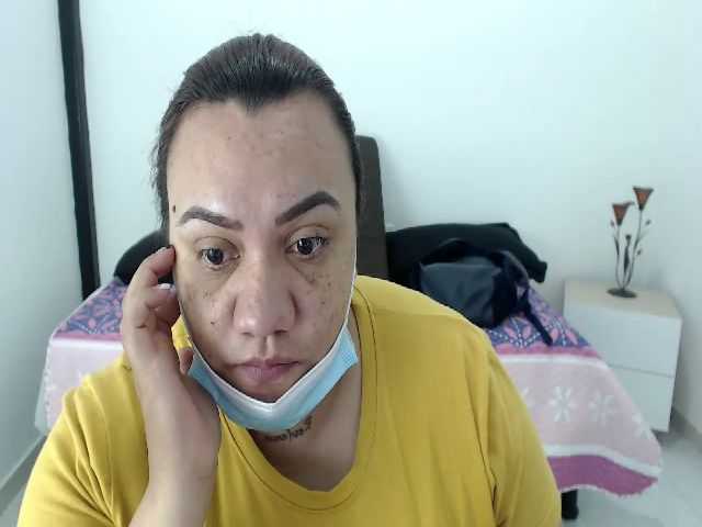 Live sex webcam photo for KimmyStone #267577751