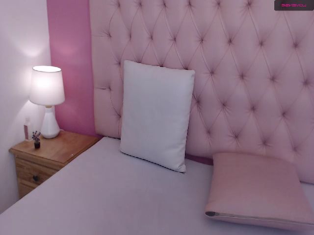 Live sex webcam photo for Keyra_R #267622891