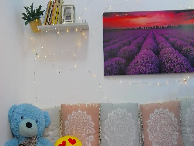 Live sex webcam photo for MaraW #267585795