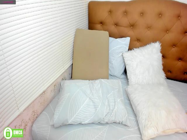 Live sex webcam photo for Evelyn__lee #267429655