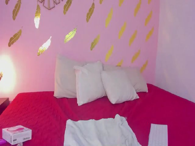 Live sex webcam photo for Roseann__ #267563042