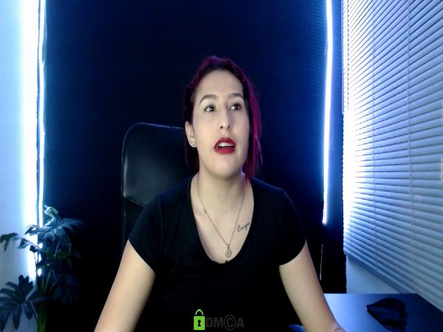 Live sex webcam photo for victoria_lee2 #267552755