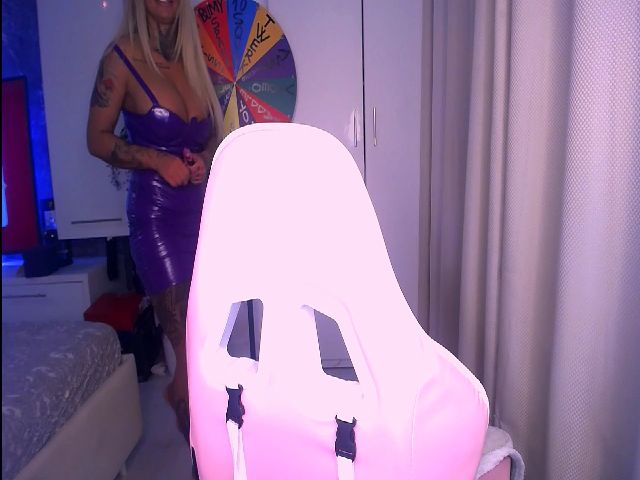 Live sex webcam photo for BondGirl007 #267446247