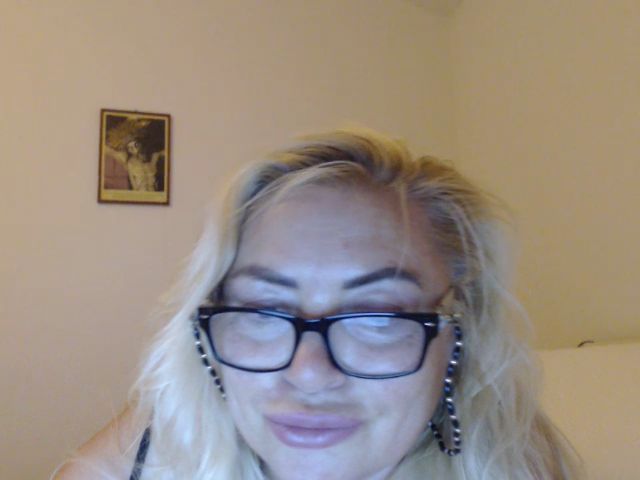 Live sex webcam photo for LedyLinda #267757615