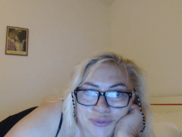 Live sex webcam photo for LedyLinda #267792523