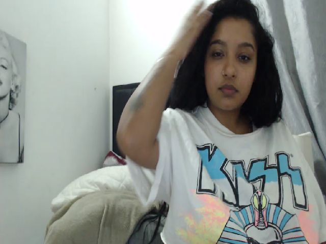 Live sex webcam photo for Orianalopez #267493749