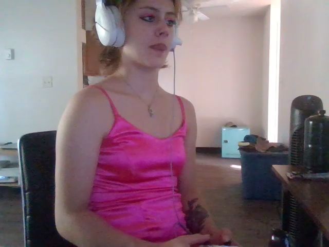 Live sex webcam photo for wetlittleluna #267381467